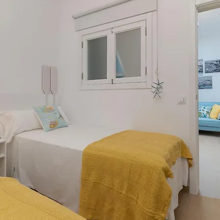 Vista Al Muelle By Hh