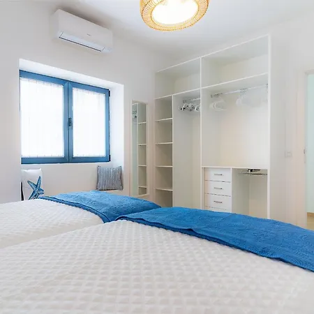 Vista Al Muelle By Hh