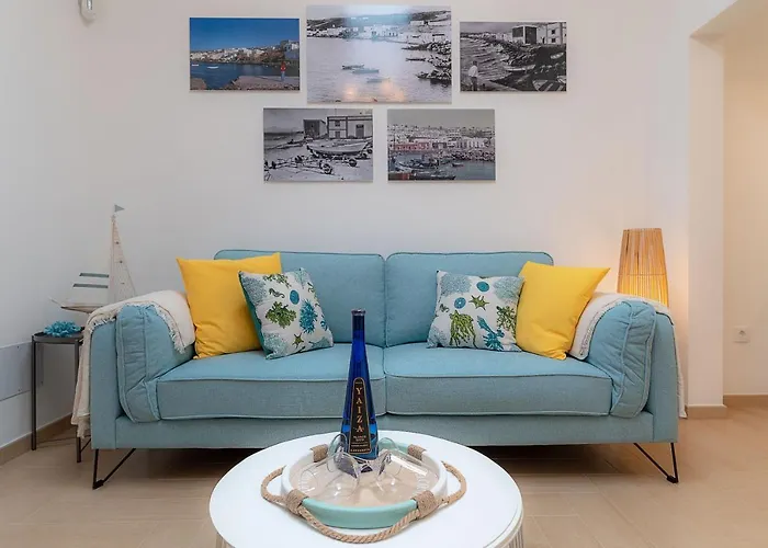 Vista Al Muelle By Hh *