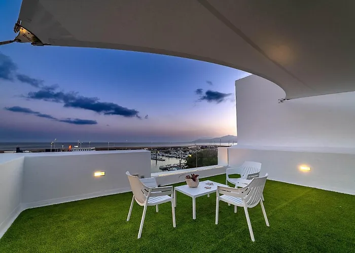 Vista Al Muelle By Hh * Puerto del Carmen (Lanzarote)